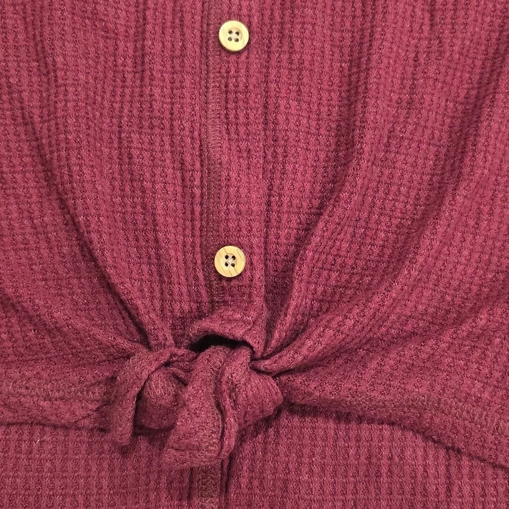 Old Navy Maroon Kids Button-Down Waffle Shirt. Size L